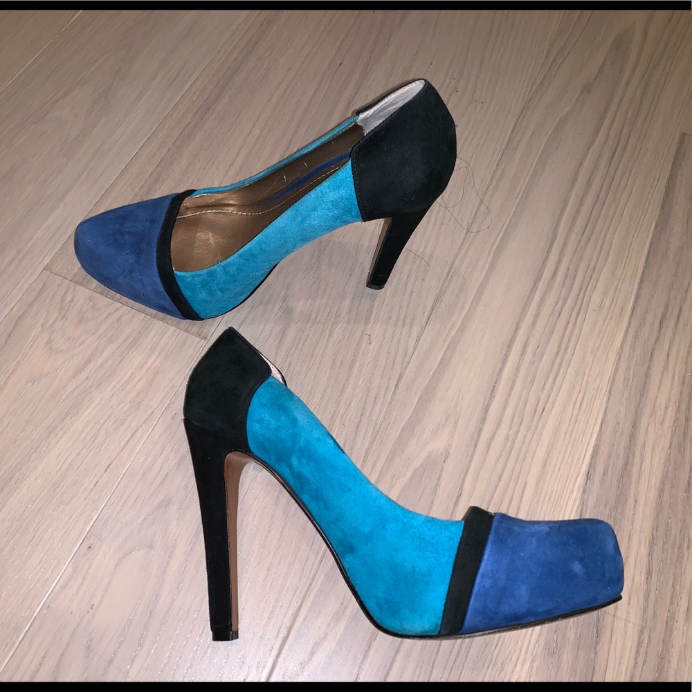 Suede colorblock BCBGeneration high heeled pumps
